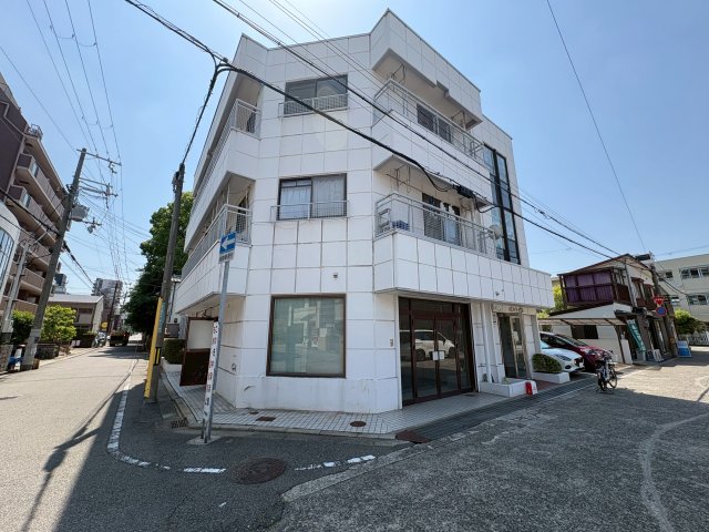 ホワイトビル