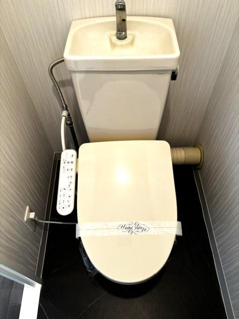 玄関から廊下です。