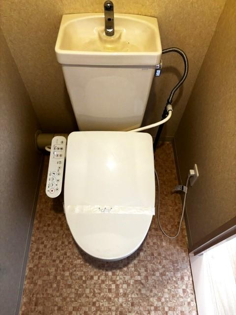玄関から廊下です。